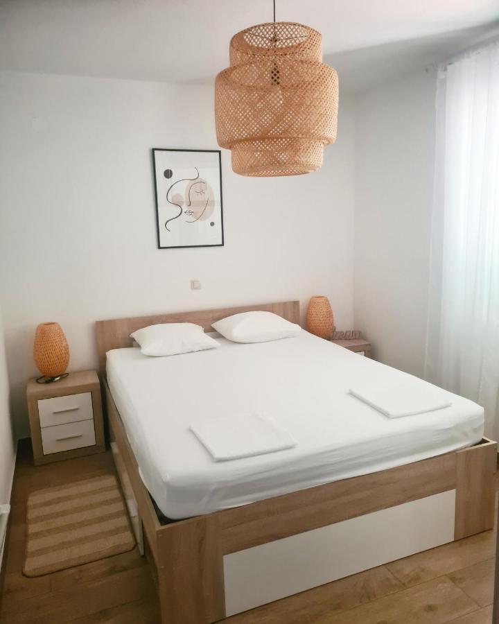 Hello Sunshine - Apartment On The Beach Zubovići Екстериор снимка